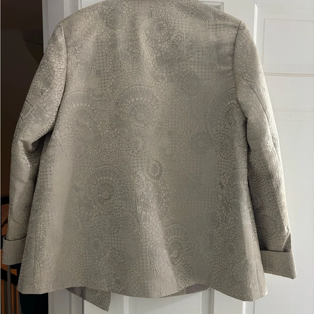 Elegant Gray Women's Coat - Picture 3 of 6